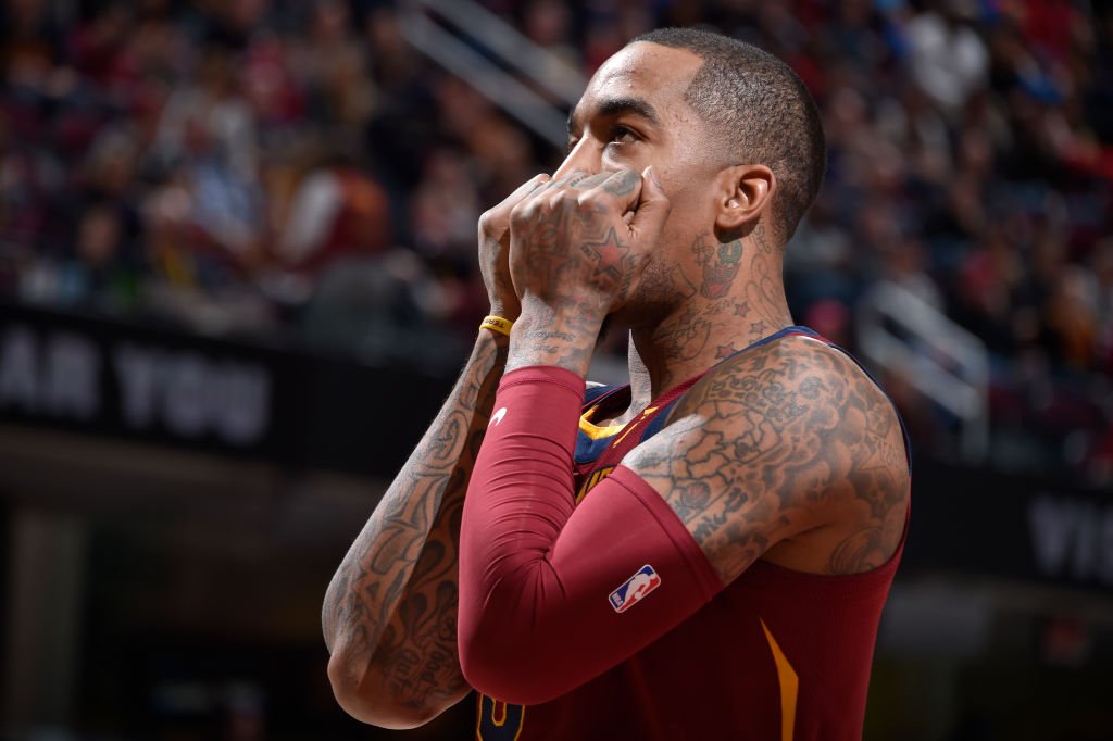 BleacherReport's tweet photo. Cavs suspend J.R. Smith for one game after he threw a bowl of soup at at asst. coach Damon Jones, per @WindhorstESPN https://t.co/QsxeAIryM5