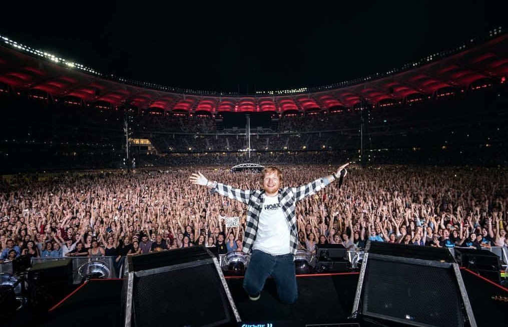EdSheeranPics's tweet photo. Ed last night kicking off the stadium tour in Perth! https://t.co/bXH3MH5dz9