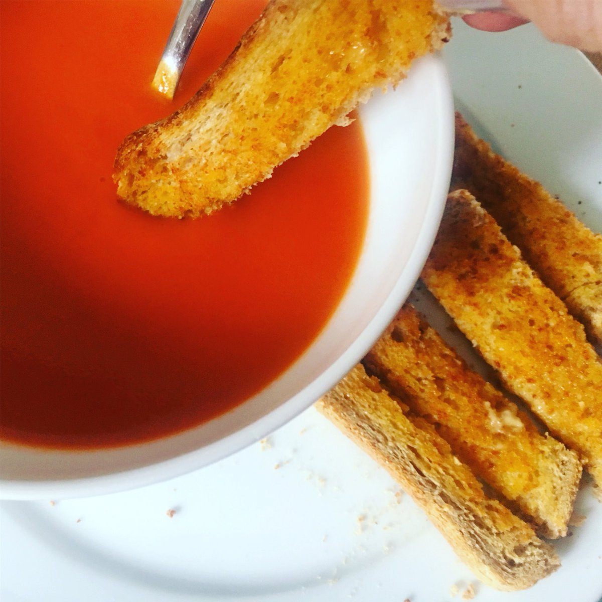 WhatJessEats's tweet photo. Today is a day for @HeinzKetchup_US #TomatoSoup 🍅

#TheBeastFromTheEast #SnowDay #Cold #Soup #Heinz https://t.co/5KSuYdHMMc