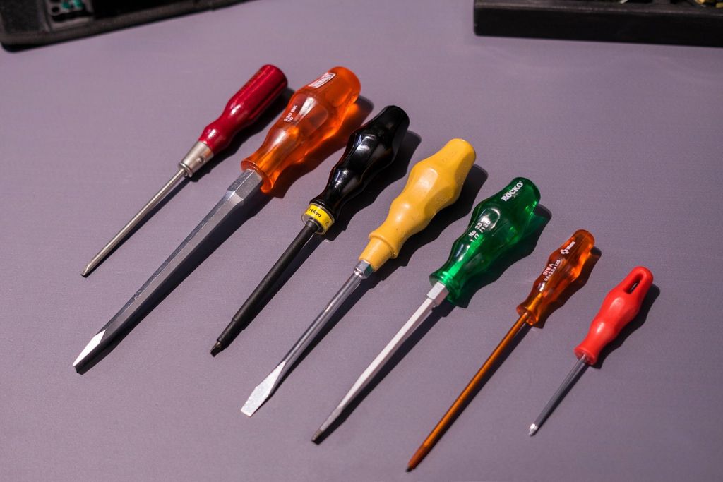 weratoolsuk's tweet photo. Attention is turning to all things new; but it doesn’t have to mean ‘out with the old’! We found some screwdrivers worthy of a place in the Wera museum! 😍

Do you have some old treasures in your collection? https://t.co/HRiSz2GrGh