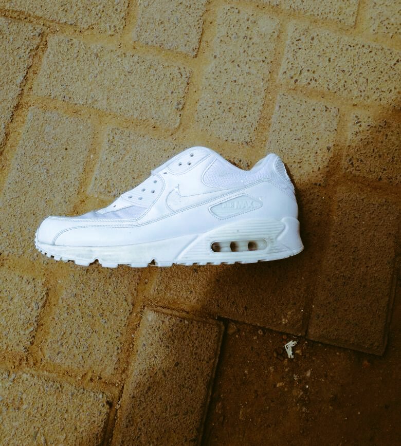 Mxm_Oz_zey's tweet photo. Before and after @SprayMyShandis  hit us up if you want to spray your kicks only @SprayMyShandis https://t.co/QUpVE9Eds9