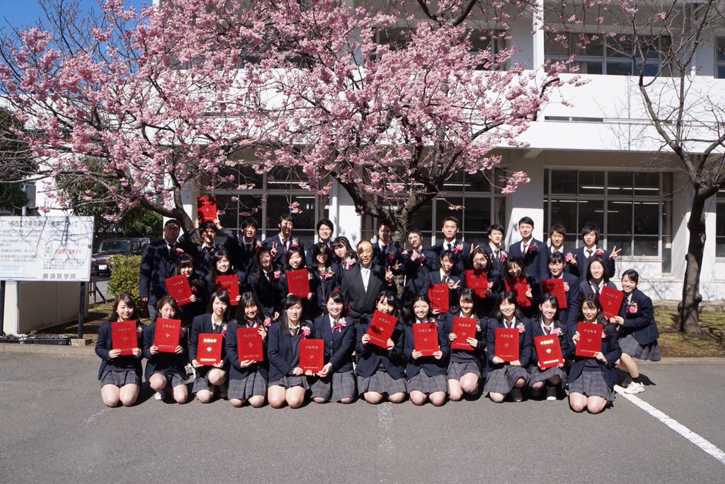 KUhahas's tweet photo. 卒業式おつかれさまです！！
友達に恵まれた生活でした！友達の笑いを少しでも取りたかったので大胆な発言をあえて多くしてました🤒笑
部活が放課後の少しの楽しみだったり。
やり残したこともあるけどこの気持ちもいい思い出かな🙄
とにかくみんなありがとうね❗️ https://t.co/QoXKecFfCk