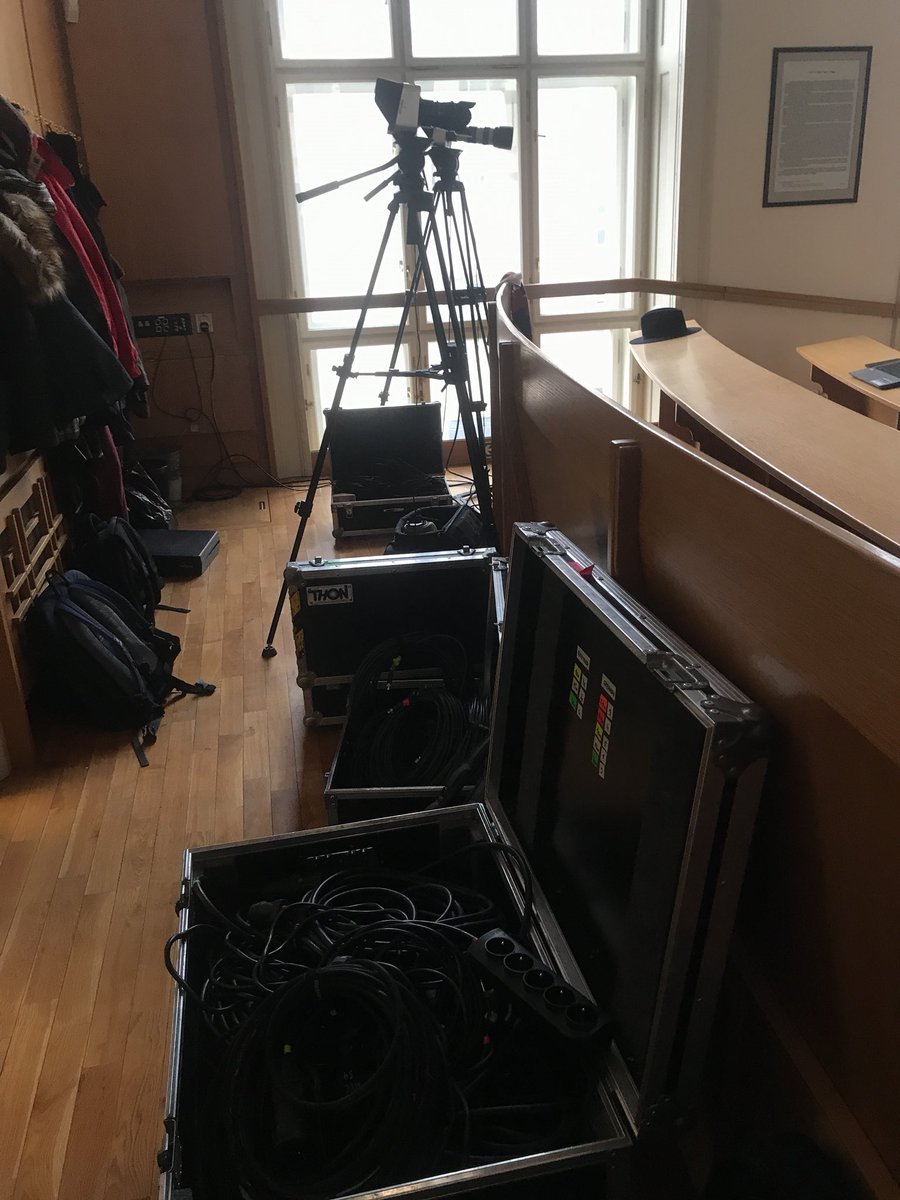 PetrHodac's tweet image. Tucnaci a @AVC_SH jsou na @CVUTFEL ! #Installfest build in progress... #avcsh #felcvut #avcsh