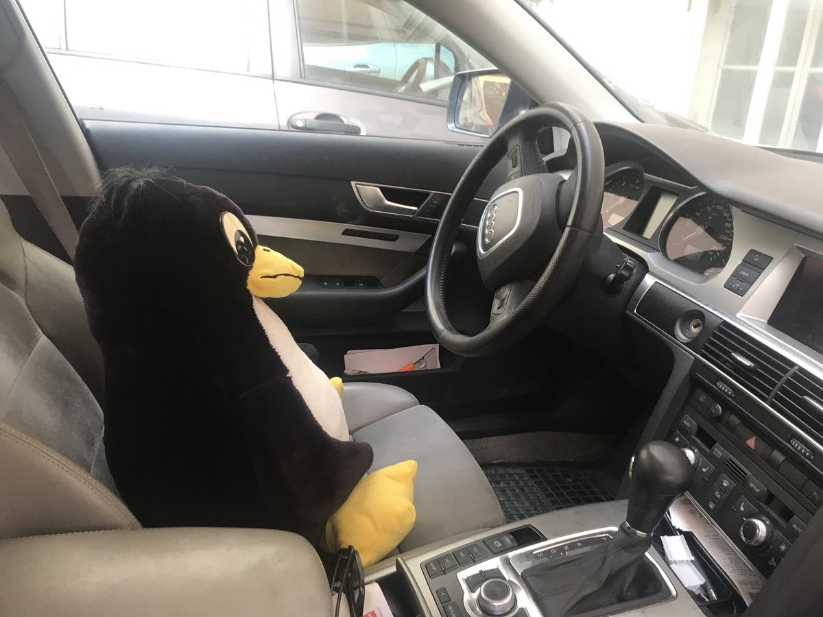 PetrHodac's tweet image. Tucnaci a @AVC_SH jsou na @CVUTFEL ! #Installfest build in progress... #avcsh #felcvut #avcsh