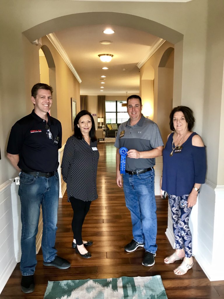 MichaelArendall's tweet photo. Best First Impression/Entry awarded to @mihomes Roxbury model in #Connerton #ParadeTampaBay https://t.co/NuPbGXHoB3