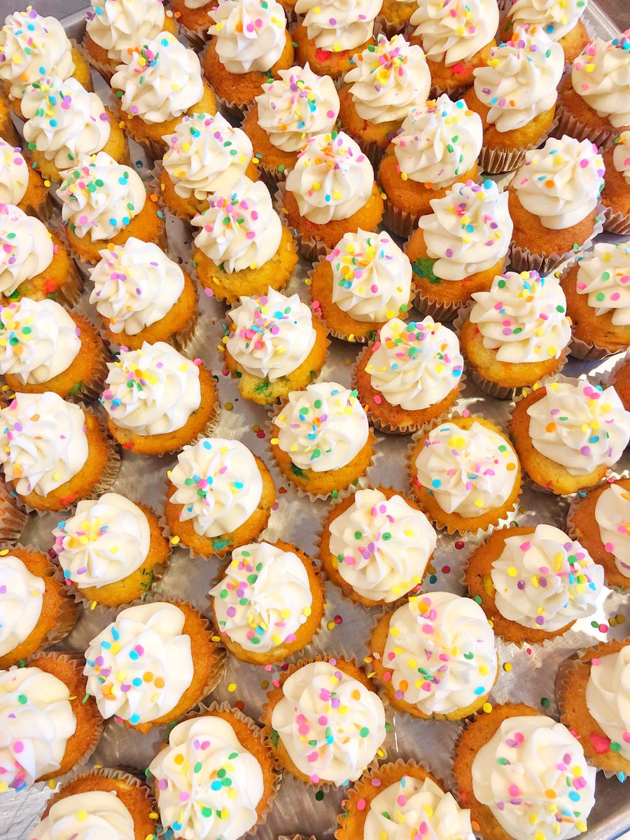 giantcupcake's tweet photo. Starting off #friday with confetti #sprinkles. We’ll be open at 10:30am.

6326 San Pablo Ave. in #Oakland.
510-595-8834.

341 17th St. in downtown #oakland.
510-823-2622.

#oaklandsfavoritecupcakes #jatgc #jamesandthegiantcupcake #oaklandeats #bayareaeats #bayarea #fridayfeeling https://t.co/0bn3LDkbCk