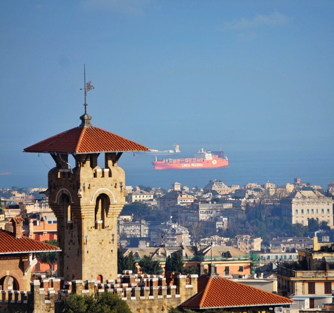 mikina76's tweet photo. Il primo raggio di sole (dopo la Buriana) non si scorda mai... #genova #myplace #shipspotting ⚓🚢😍 #lineamessina #italy https://t.co/Gd2I3Y0lrM