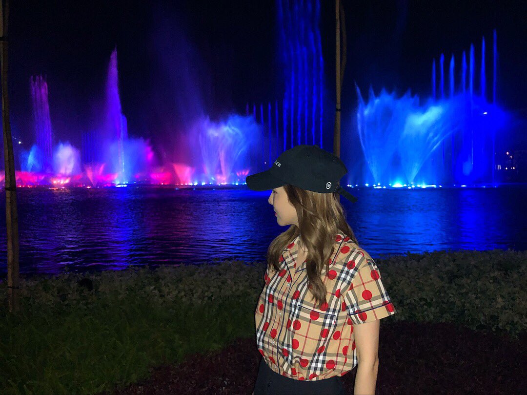 krungy21's tweet photo. Goodnight Manila 🌕 MNL day 1 https://t.co/q0VRgyOqd0