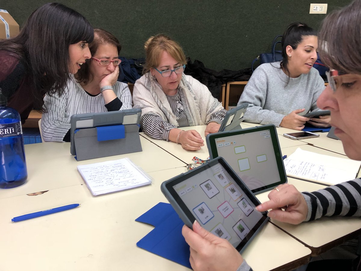 buenconsejoll's tweet photo. Tarde de formación del profesorado en #iPad y herramientas #TIC con @leticiabolumar de @bananaeducacion https://t.co/dbiQwgZ9Be