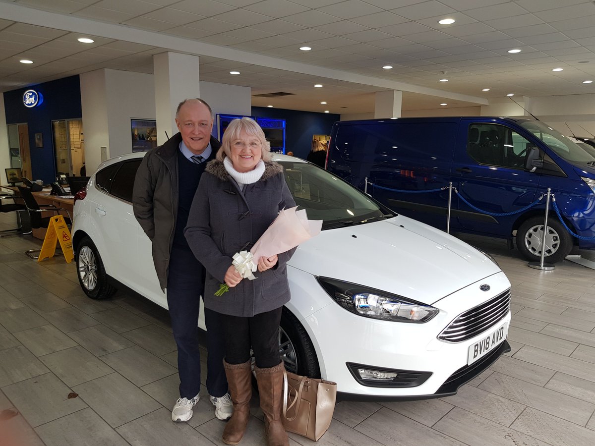 evanshalshawuk's tweet photo. The #snow hasn't stopped our handovers of the brand-new #18Plate! Just picked up your new car? Share you photo's with us using #EvansHalshaw
#NewRegDay #NewNumberPlate https://t.co/VIw1JPwqOP