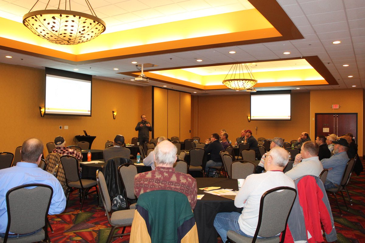 pscharpe_mnfg's tweet photo. @RPMcrops presents weed biology to farmers in Austin, MN, know your weeds, emergence, flowering and seed retention to have better control, @MinnesotaFarm https://t.co/RFdxlgBNjt