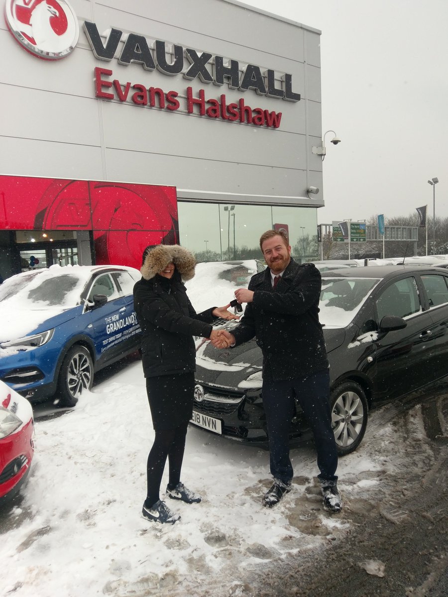 evanshalshawuk's tweet photo. The #snow hasn't stopped our handovers of the brand-new #18Plate! Just picked up your new car? Share you photo's with us using #EvansHalshaw
#NewRegDay #NewNumberPlate https://t.co/VIw1JPwqOP