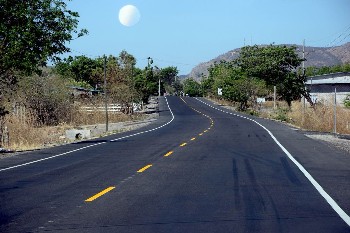 JuanOrlandoH's tweet photo. Llegó La Hora del Sur y el progreso que tanto anhelaba esta región, impulsando intercambio comercial y acortando distancias a través de construcción del Corredor del Pacífico, mejorando nuestra competitividad, atrayendo inversión y generando empleos! #ObraDelDía #ManosALaObra https://t.co/XoaoccGlf1