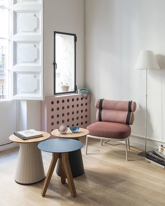 dwell's tweet image. After a complete renovation, a drab 700-square-foot apartment is now a bright and vibrant home.
When Barcelona–based firm Colombo and Serboli Architecture (CaSA) was approached to renovate an ancient apartment in Born—the oldest neighborhood in the city—… ift.tt/2CT7NHv