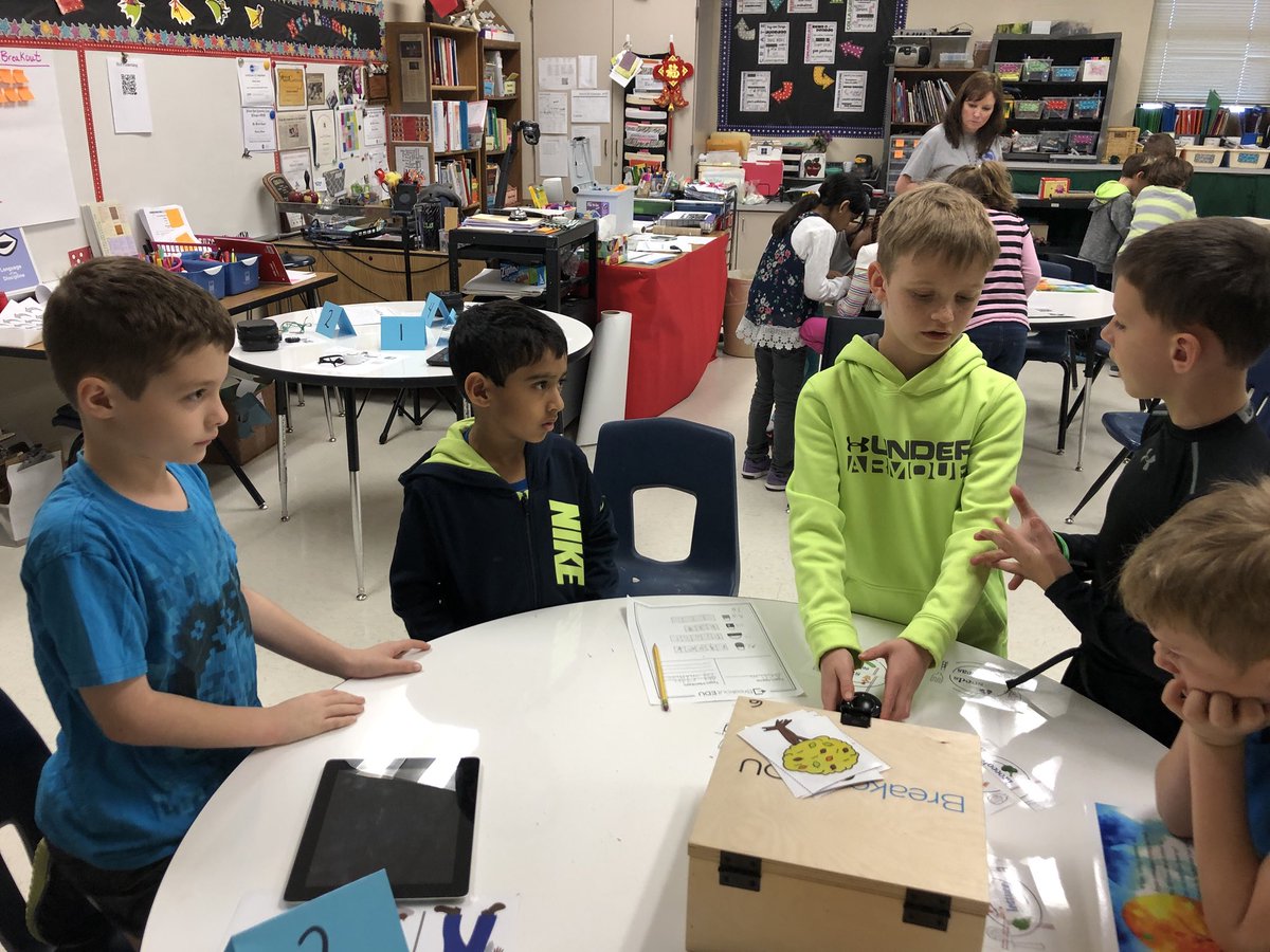 moorelgm's tweet photo. Breakout in designing Dolphins #donald_elementary @wootenmd_wooten @cvanscoyoc https://t.co/nXtPCdjdLL