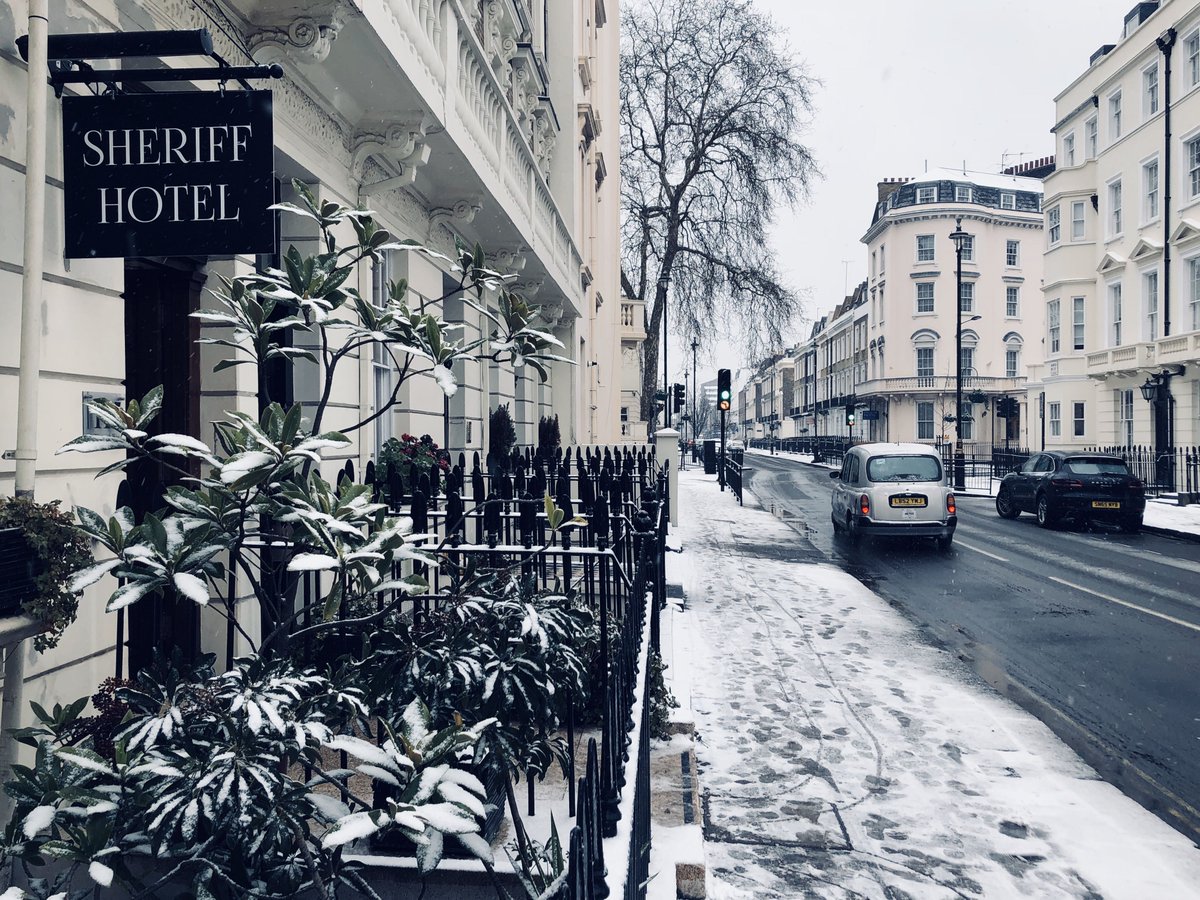 SheriffHotel's tweet photo. Another beautiful day here in #london with lots of #snow ❄️☃️🤗 #letitsnow #beastfromtheeast #snowflake #happyfriday #timetounwind #weekendmode #sheriffhotel https://t.co/fQTleHZoDS
