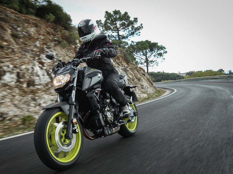 soymotero's tweet photo. Nos subimos a la @yamahamotoreu MT-07 2018. No os perdáis la prueba de una de las naked de referencia.  https://t.co/m9Cp0xRZfR https://t.co/bZlkY7jcsj