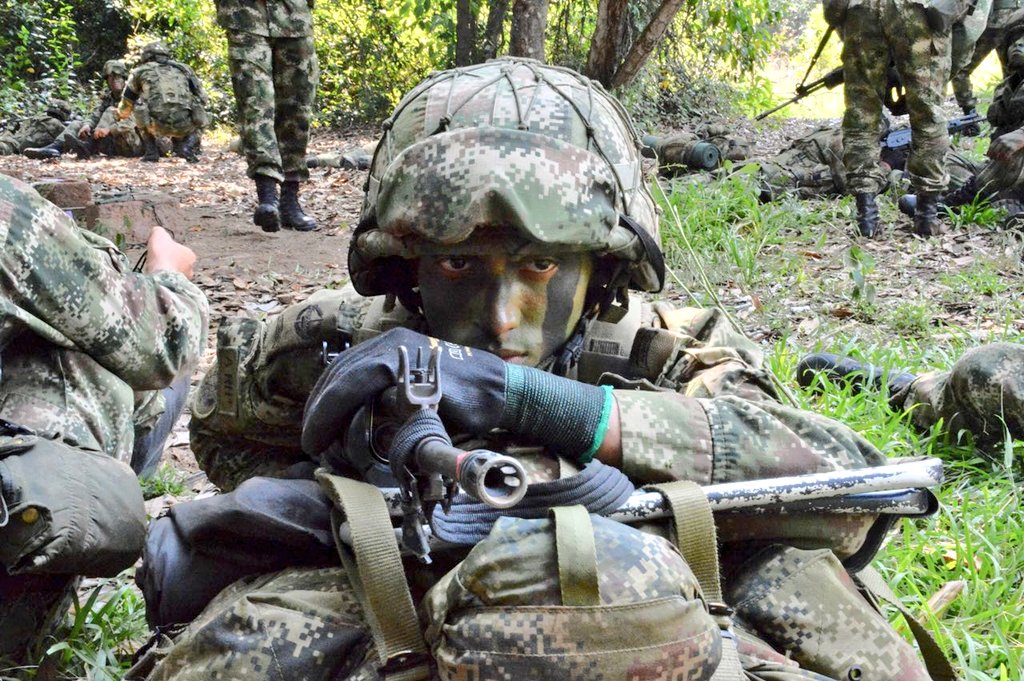 ejercito_cedoc's tweet image. #BuenViernes Durante la 7 semana de C.A.C, alféreces de la #ESMIC realizan la instrucción de patrullas dirigidas, para poner en práctica procedimientos tácticos en el desarrollo de operaciones militares.