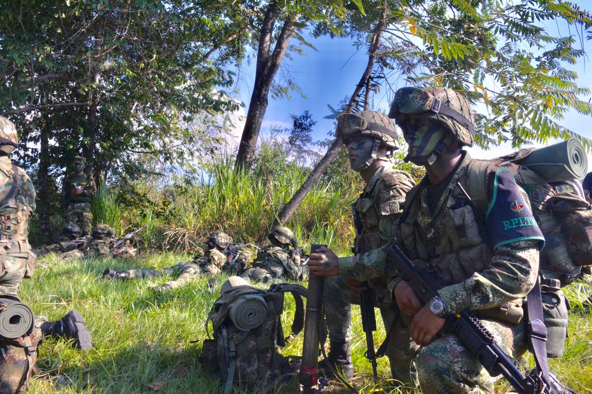 ejercito_cedoc's tweet image. #BuenViernes Durante la 7 semana de C.A.C, alféreces de la #ESMIC realizan la instrucción de patrullas dirigidas, para poner en práctica procedimientos tácticos en el desarrollo de operaciones militares.