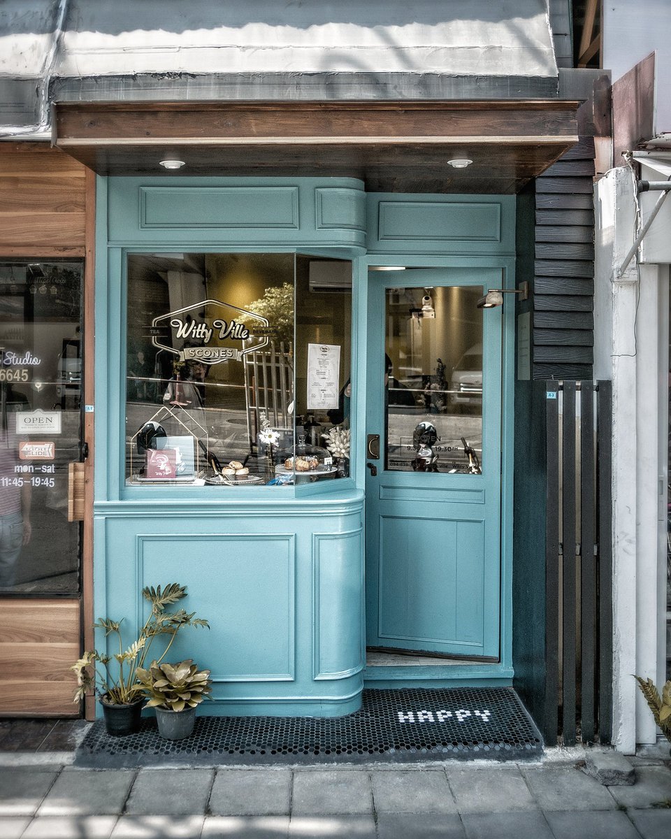 FirexJourney's tweet photo. 📍 อารีย์ : Witty Ville ร้านขาย Scones โปรเฟสชันน้อล~!! 😍😍😍 ถึงร้านจะเล็ก แต่อัดแน่นไปด้วยคุณภาพ~ มีสโคนรสตั่งต่างให้เลือกมากมายในราคานักศึกษา ถูกปากน้องไฟยิ่งนักฮะ แถมถ่ายรูปออกมาดูดีมีระดับ 😄 น้องเยิฟฟฟ~

การเดินทางแสนสะดวก ณ อารีย์ ซอย 1 ใกล้ BTS สุด ๆ ไม่หลงชัวร์ฮะ 😀😀😀 https://t.co/2C1mCgTfLg