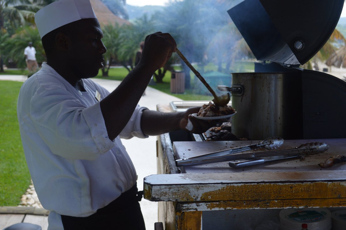 SecretsStJames's tweet photo. Savor the true jamaican flavor of our delicious jerk chicken! #FoodieFriday https://t.co/AsW5yns8jV https://t.co/A7ytF1ObX7