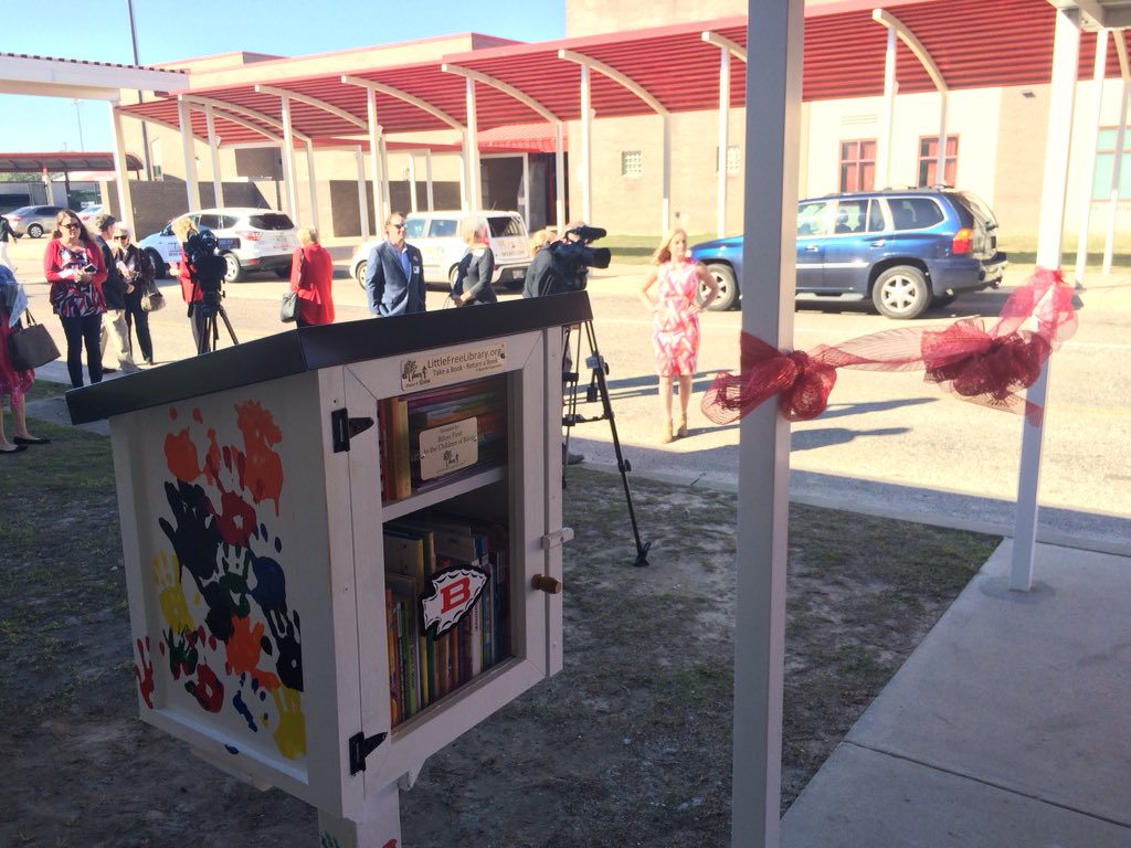 thebdpress's tweet photo. Ribbon cutting this morning for a new free #littlelibrary, purchased by Biloxi First and erected by students at Biloxi High School. Books for preschool to elementary ages can be taken and returned or kept and replaced with other books, says school’s librarian. #bdpress https://t.co/7rJLH34ztJ