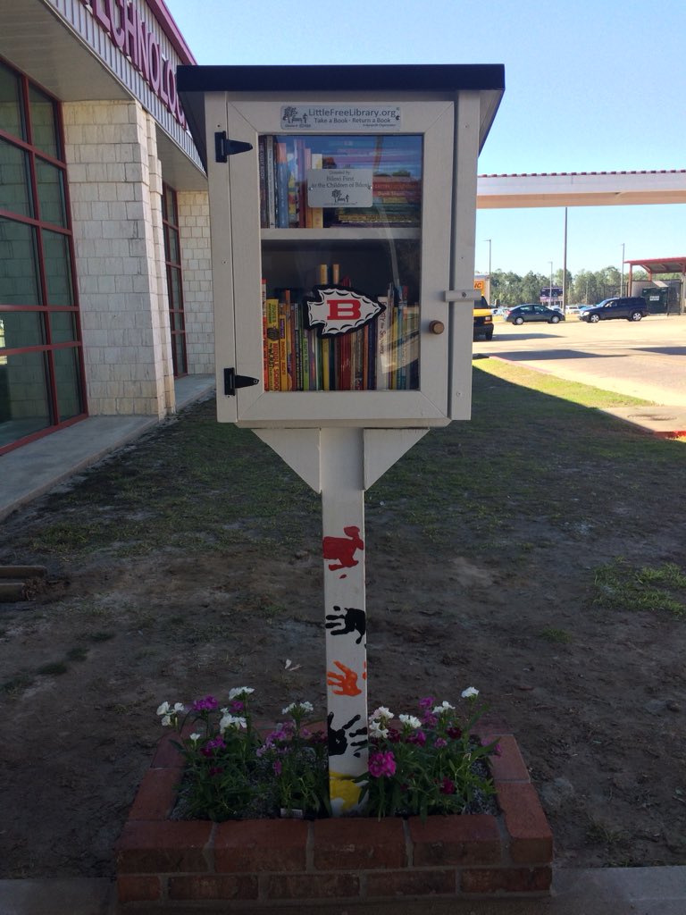 thebdpress's tweet photo. Ribbon cutting this morning for a new free #littlelibrary, purchased by Biloxi First and erected by students at Biloxi High School. Books for preschool to elementary ages can be taken and returned or kept and replaced with other books, says school’s librarian. #bdpress https://t.co/7rJLH34ztJ