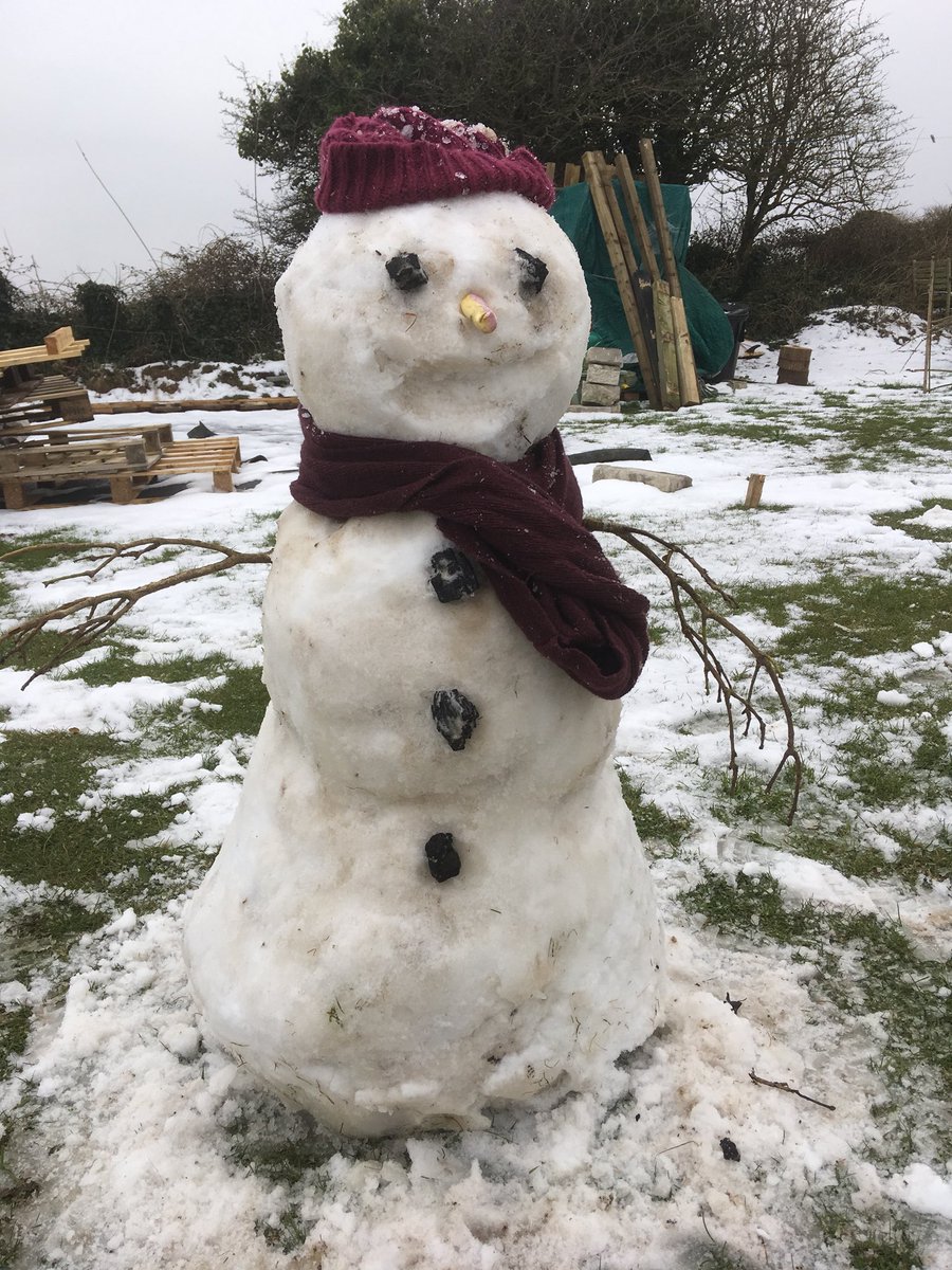 First snowy scene <a href="/Paddockwildcamp/">The Paddock Wildcamp</a>  #cornishsnow #snowman #bleddycold