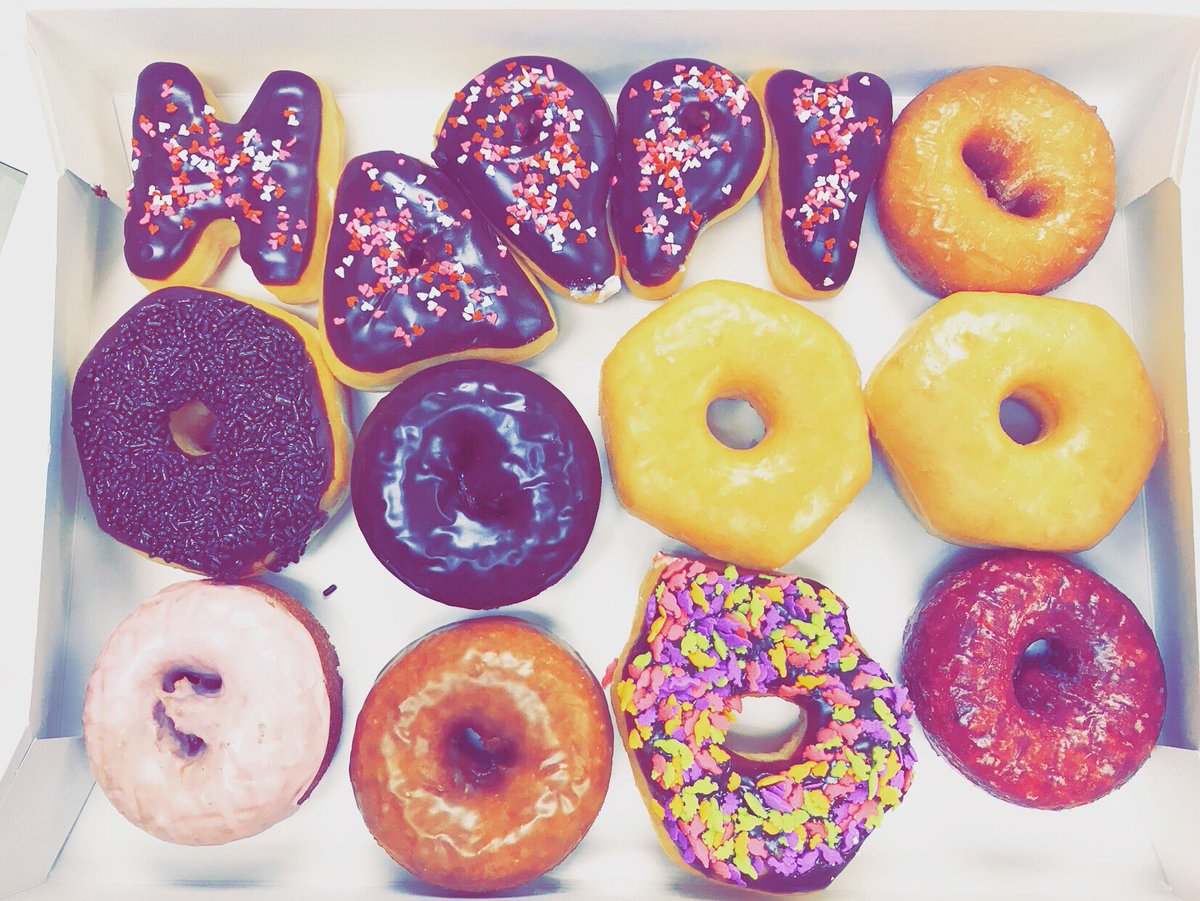 EsMy_Word's tweet photo. I’ll take a box of happiness to go! 🍩 https://t.co/LazMG1P5go