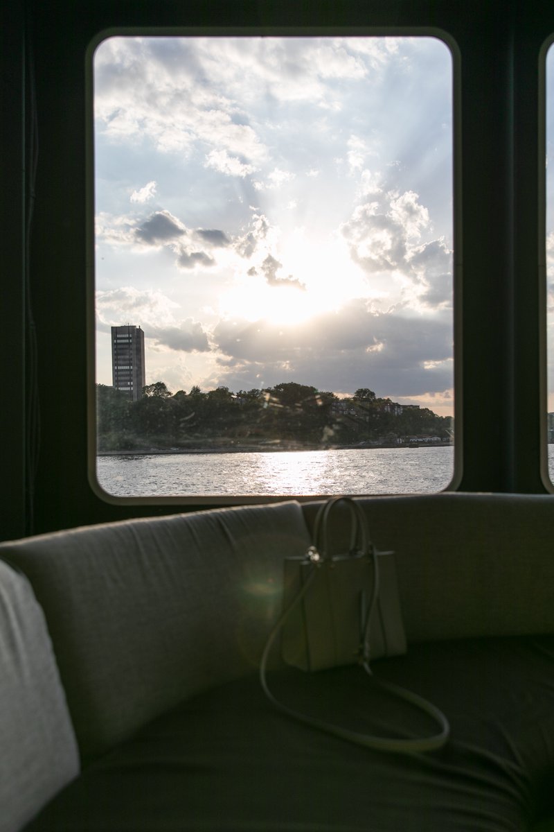 HudsonsNYC's tweet photo. Having a stylish weekend on the water! We are closed tonight but we sail tomorrow 6pm 🛥 Grab tickets on our site! https://t.co/dN0TXx6voC