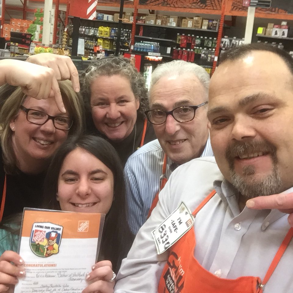 Felicia 4118’s cashier of the month,nearly perfect at 99.9
Wonderful personality and always quick with a smile