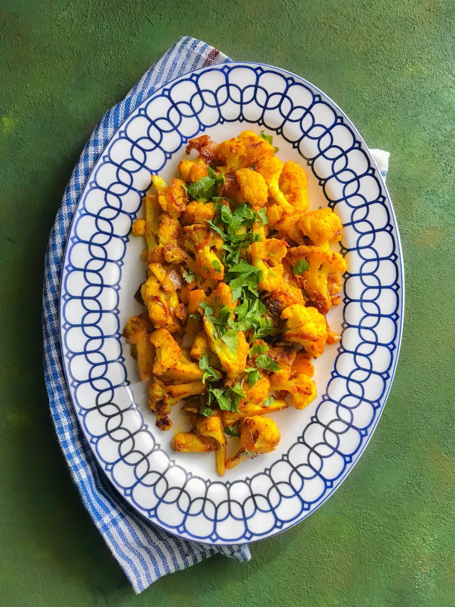 EasyCookin2012's tweet photo. Instant Pot Gobi Masala: Vegan + Glutenfree recipe that's ready in 7 minutes.--->  
https://t.co/zTWz1Vh9fg <--- #cauliflower #indianrecipe #vegan #turmeric #instantpot #FridayFeeling https://t.co/EVttAo739b