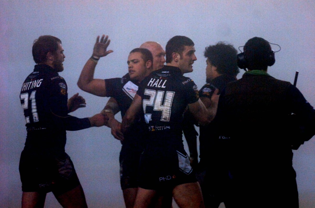 hdmhullfc's tweet photo. At least you'll be able to see tonight's game, Hull FC fans - remember Saints away, 2010?! #FoggingHell โ๐ https://t.co/seETNnyWWa