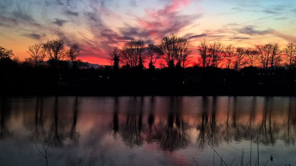 SteziLopez's tweet photo. Sunset yesterday
#sunsets #nijmegen #winter #zonsondergang #Holland https://t.co/BrumZJDpVw
