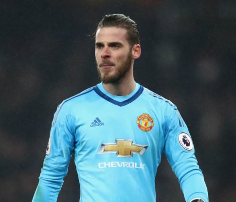 Sporf's tweet photo. FACT: Ederson has now saved as many @PremierLeague penalties (2) as David De Gea....🥅❌

...and played 200 games less. 😳⚽️ https://t.co/TdsjX5ZsHw