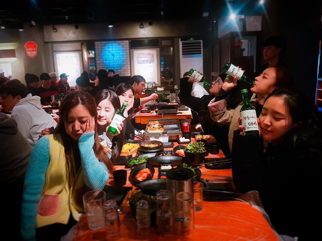 ApinkSnaps's tweet photo. [EUNJI INSTAGRAM] artist_eunji: 축하는문자로했으니
이하생략😂

#오늘은#롱롱쓰데이
#막간을이용해
#낭니의#좋은데이도... https://t.co/j2wfYMPMao #kpopsnaps https://t.co/4BK0bEEKbx