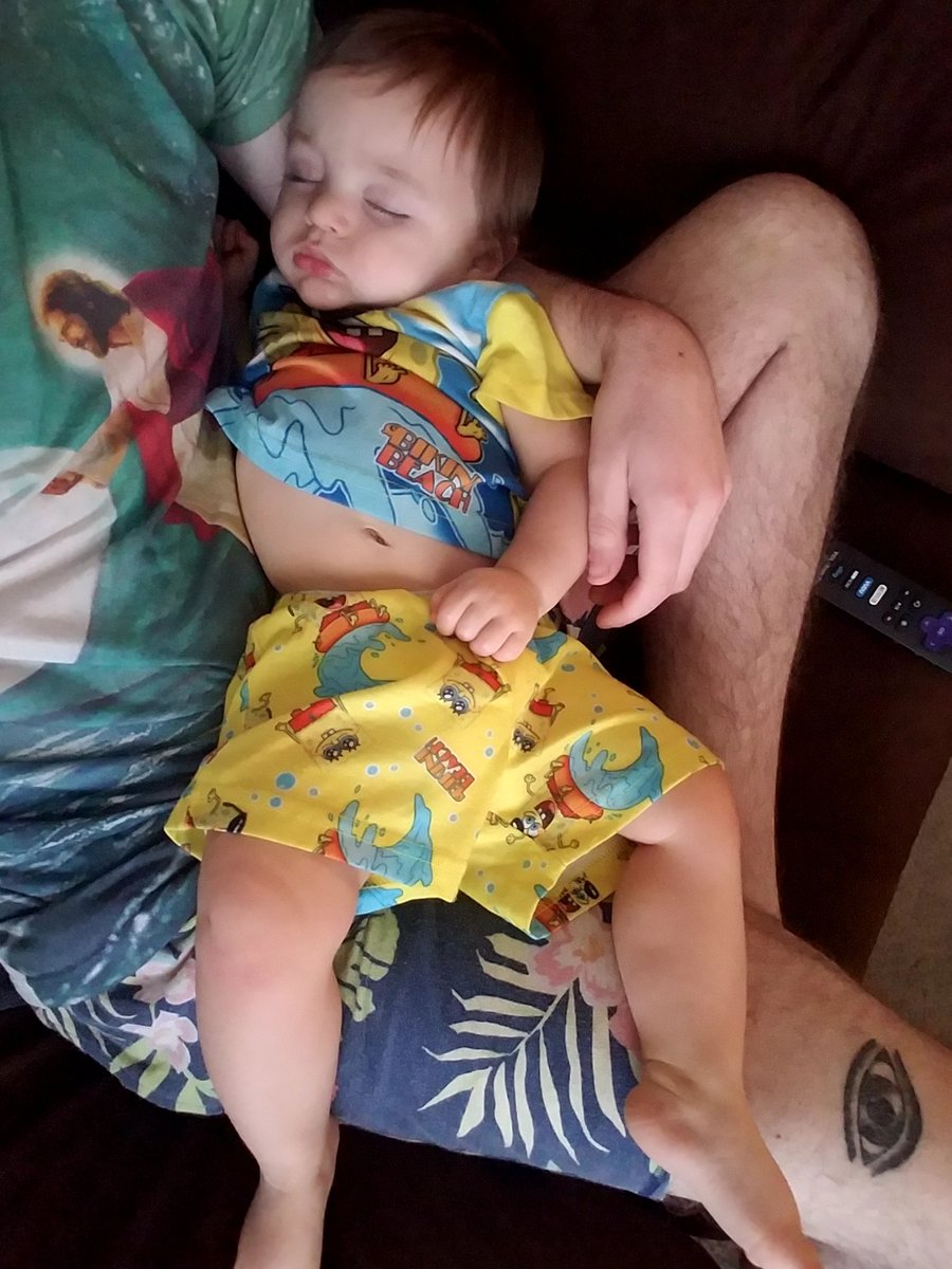 john_russell7's tweet photo. this damn kid went from standing up on his own for the first time to falling asleep with his belly out within an hour and a half https://t.co/3iGXtfcdt6