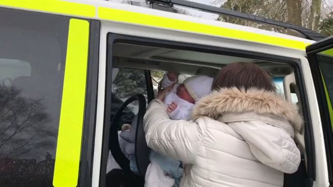 Tractors used to battle through snow for birth of baby boy bbc.in/2t8aB3P
