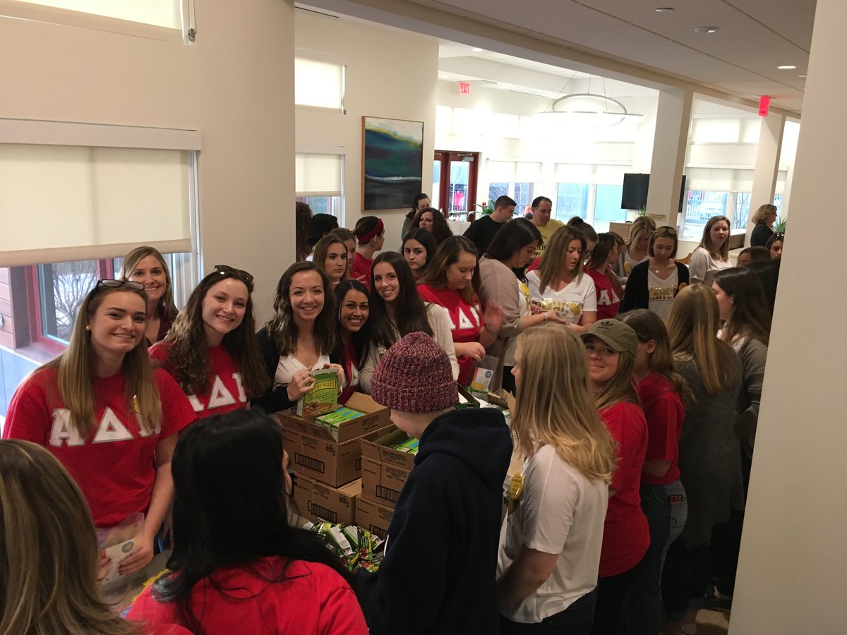 RMHConnecticut's tweet photo. So amazing to be part of the #onemillionactsofgood movement! Thank you @TheEllenShow @SHU_Dining @SHUADPi @GeneralMills @MATTER_ngo for providing our families snacks, supplies, &amp; messages of hope! #ChartwellsDoesGood #SHUDoesGood https://t.co/S8zqK2maEy