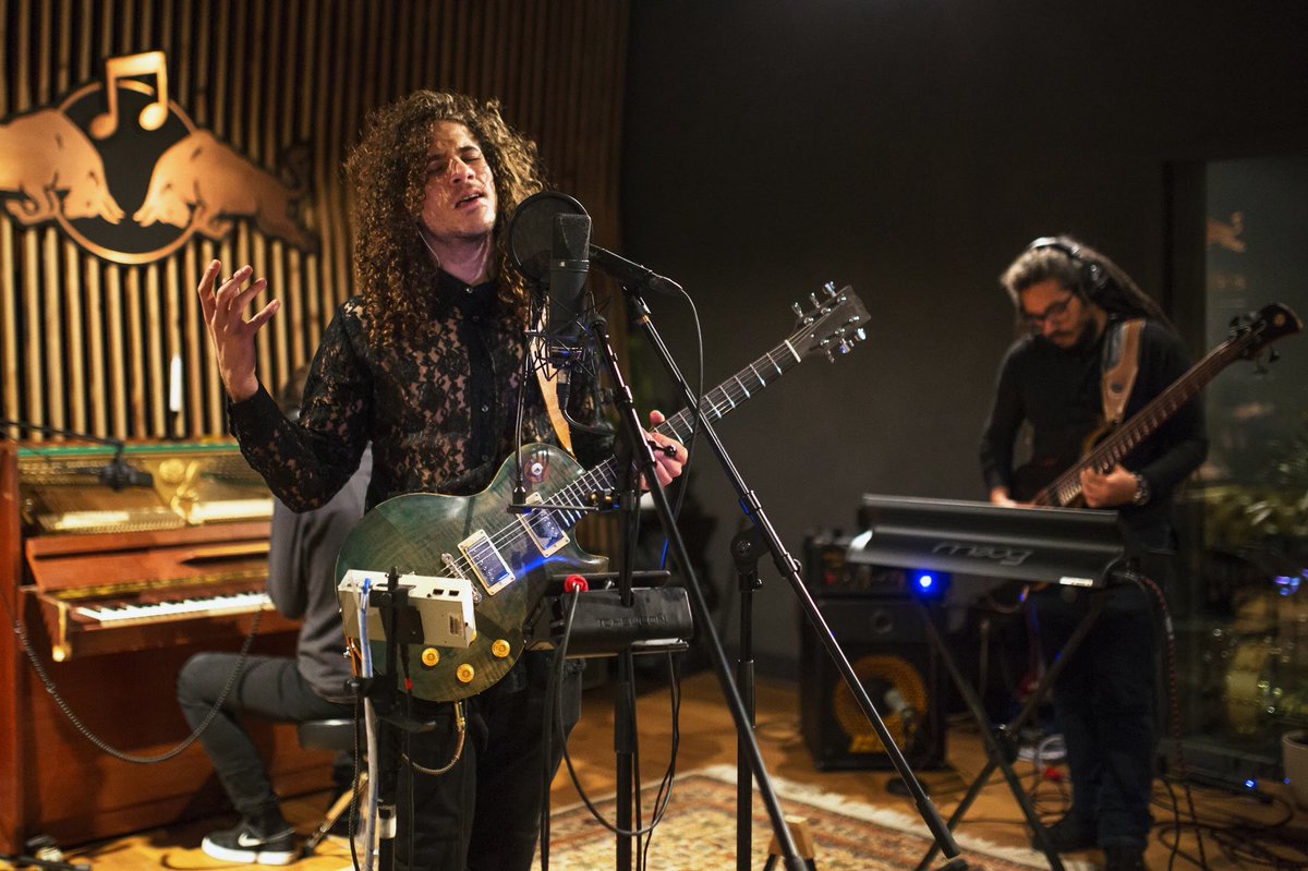 Watch our new live performance of ‘Storm’ + ‘Love Outro’ via @RedBull_Music 🌺
redbull.com/nl-nl/videos/M…
#ThingsWillBeEP #RedBullMusicUncut