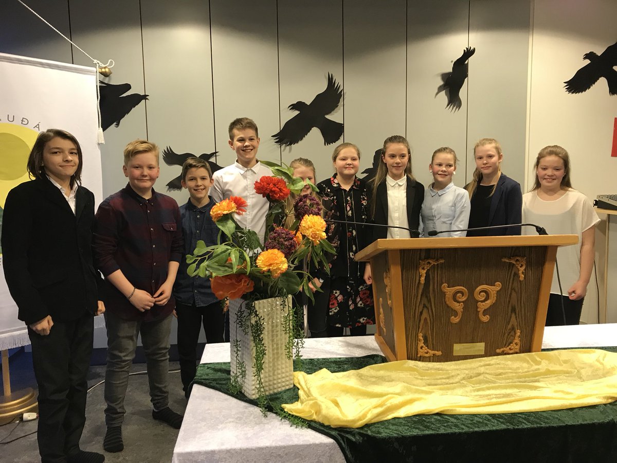 Fulltrúar 7. bekkinga í Árskóla sem keppa til úrslita í Stóru upplestrarkeppninni í Skagafirði. <a href="/arskoli/">Árskóli Sauðárkróki</a>