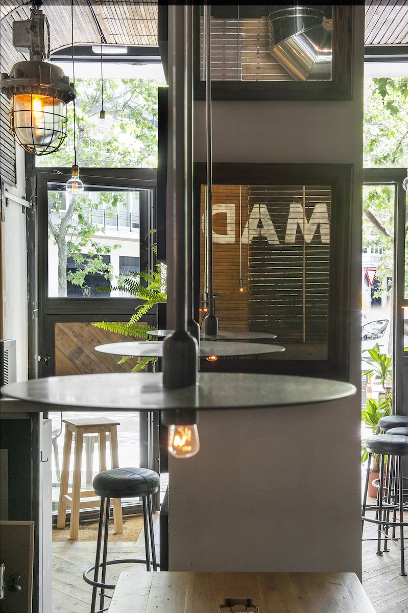 mad_trece's tweet photo. ¿Se te ha encendido la bombilla 💡 y has pensado venir a vernos? Pues no lo dudes! Aquí te esperamos🍴😎

#goMAD #MAD13 https://t.co/TpCB4U2T96