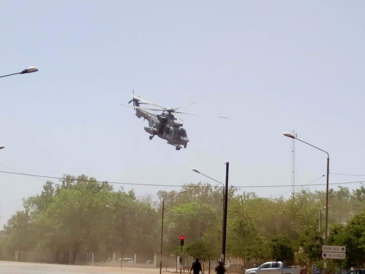 siguikevin's tweet photo. Attaque terroriste  en cours à Ouagadougou.
#lwili #BurkinaFaso https://t.co/aZIUtCSg00