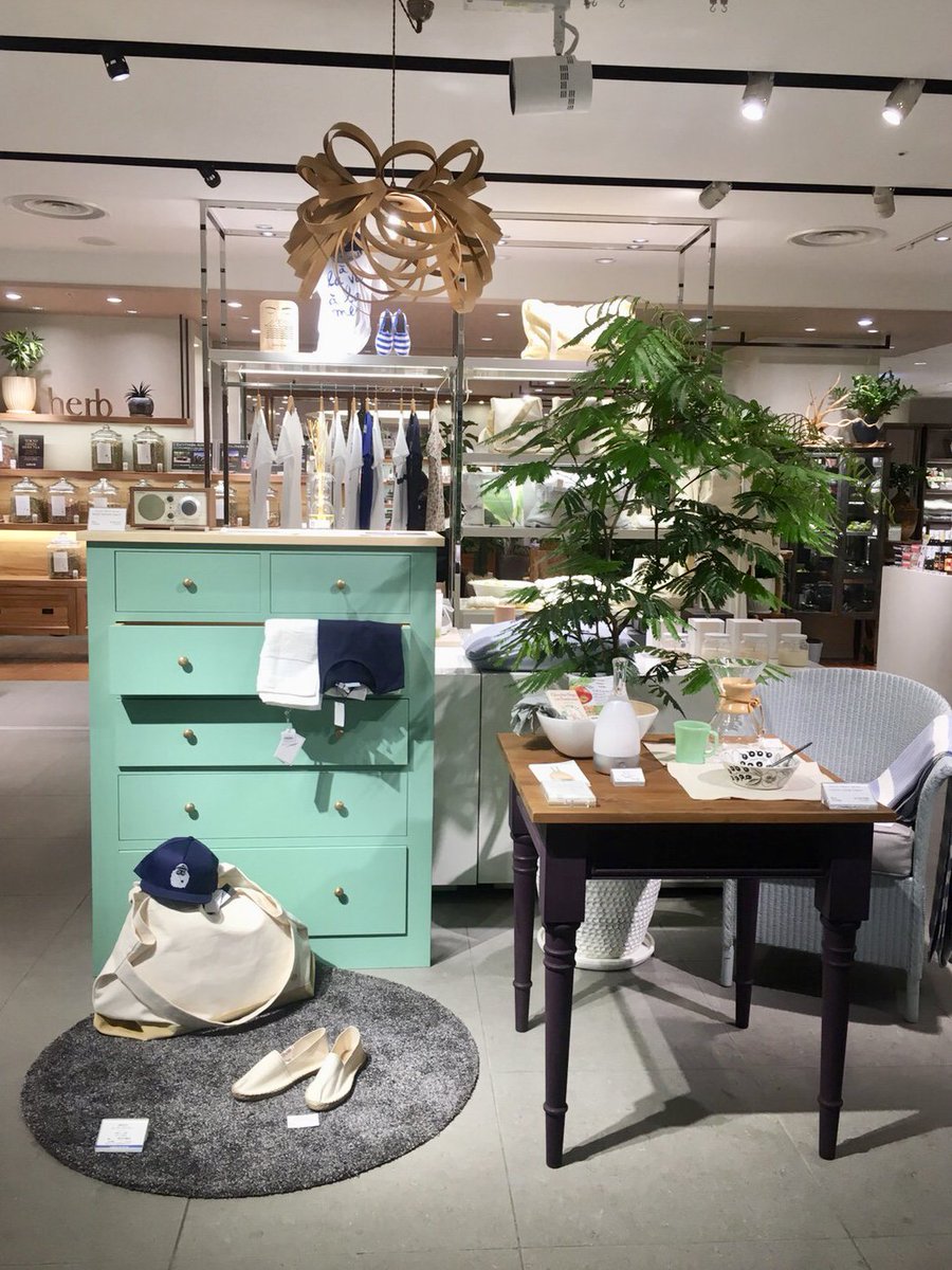 ステキ インターナショナル株式会社 ひょうたんグラスが美しい Vuudh ヴッド の開運リードディフューザー 瓢箪は古来より縁起が良いとされ運気ｕｐの贈り物に選ばれています 銀座三越7階バス リラックスにて販売中 Vuudh Thai Gooddesignaward