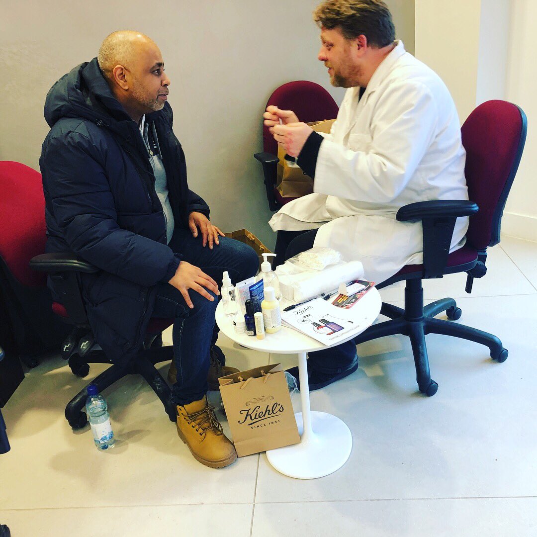 ForburyWorks's tweet image. We had such a great time with @kiehls yesterday! We received a lot of positive feedback from our tenants so we will definitely do it again! 😍 @StayHOF thank you for coming!! :D #corporatereception #skincareevent @RobertHalfUK @CrossCountryUK @StottandMay #Guardian1821