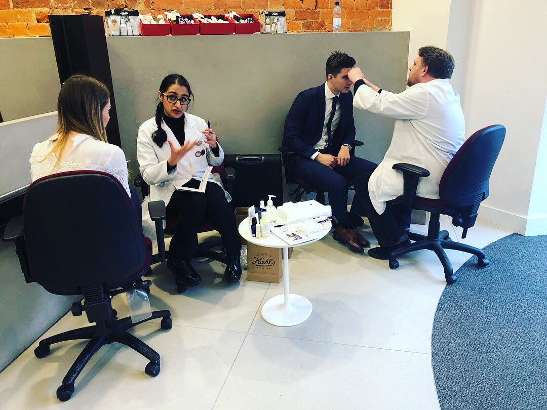 ForburyWorks's tweet image. We had such a great time with @kiehls yesterday! We received a lot of positive feedback from our tenants so we will definitely do it again! 😍 @StayHOF thank you for coming!! :D #corporatereception #skincareevent @RobertHalfUK @CrossCountryUK @StottandMay #Guardian1821