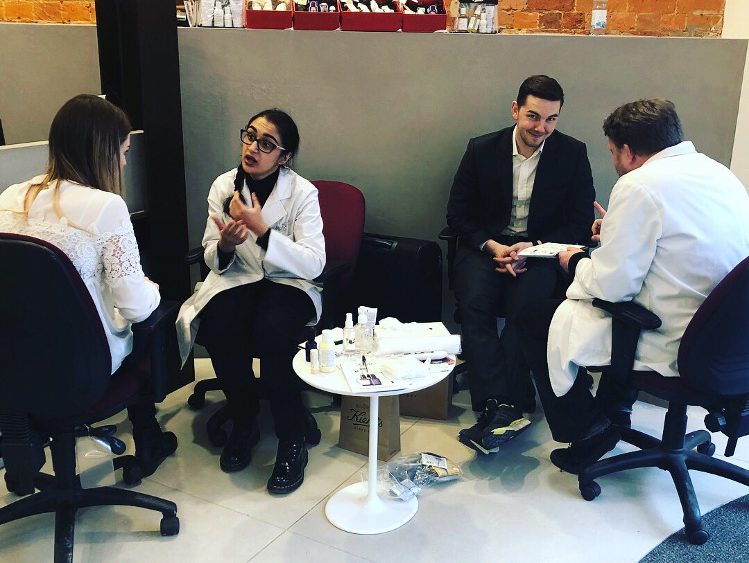 ForburyWorks's tweet image. We had such a great time with @kiehls yesterday! We received a lot of positive feedback from our tenants so we will definitely do it again! 😍 @StayHOF thank you for coming!! :D #corporatereception #skincareevent @RobertHalfUK @CrossCountryUK @StottandMay #Guardian1821
