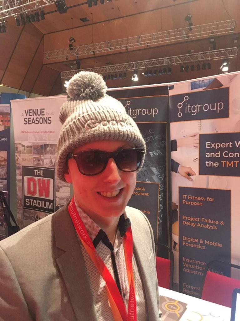 RDM_Marketing's tweet image. Jake doing some forensics in the Google hat and glasses #LBE2018 #winterkit