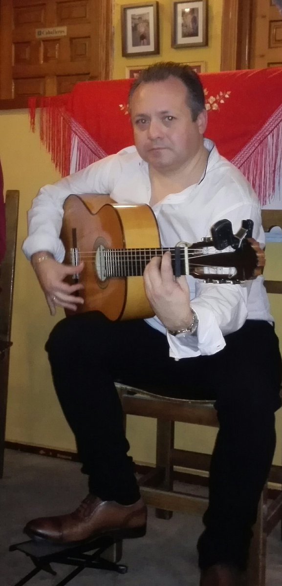 briceguarin's tweet photo. Hola amigos ésta noche a partir d las diez y media en la Tertulia Flamenca Casa Guarín en la avenida San Juan de Diós 8 ciempozuelos,tendremos el honor d contar con uno de los mejores Guitarristas de España q hará   pasar a los presentes la mejor noche
José Antonio Díaz https://t.co/g8e2sGk2ad