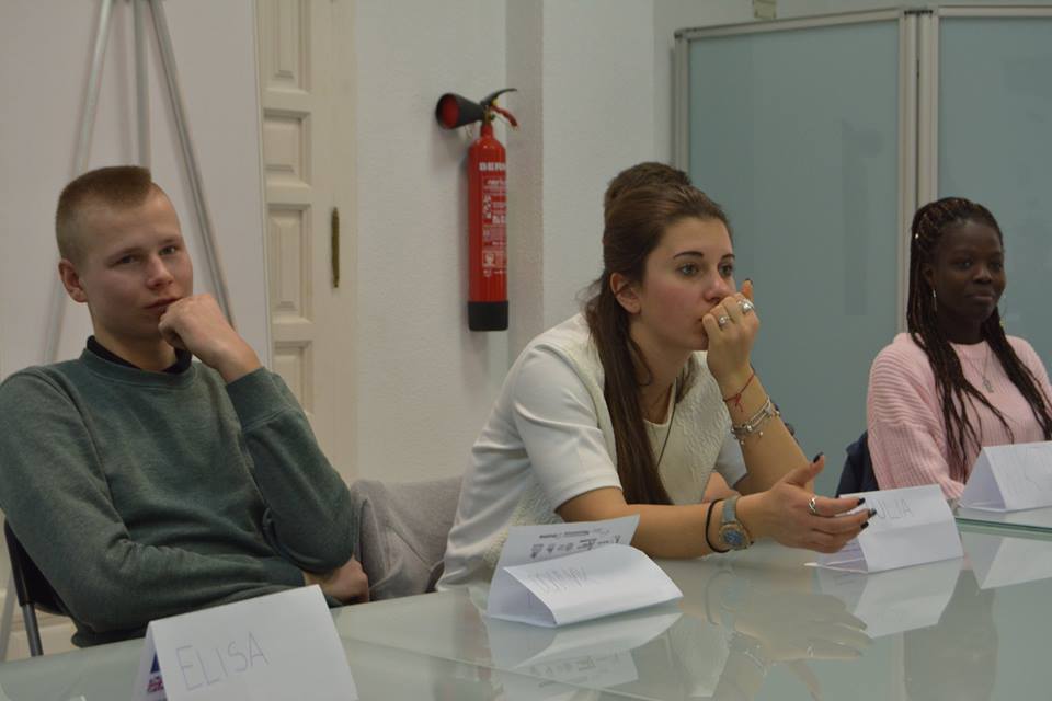 INCOMAgroup's tweet photo. During this week, two groups of young people from Italy and Poland have carried out the #INTERMOVE course on #intercomprehension and #interculturality in Seville #EUproject #ErasmusPlus #Languages #Mobility https://t.co/qIh6AlLQxp https://t.co/iS841qzHS9